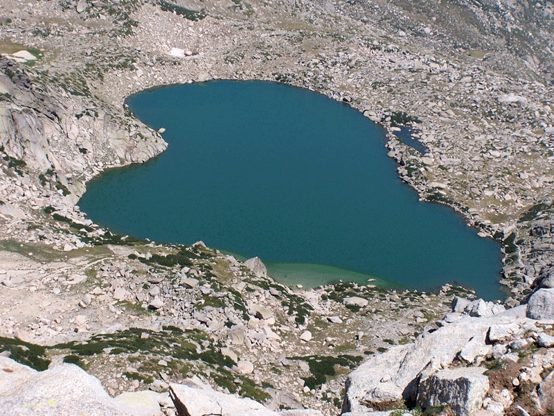 GR Corse le lac de Bastani depuis le sommet du Renosu 
