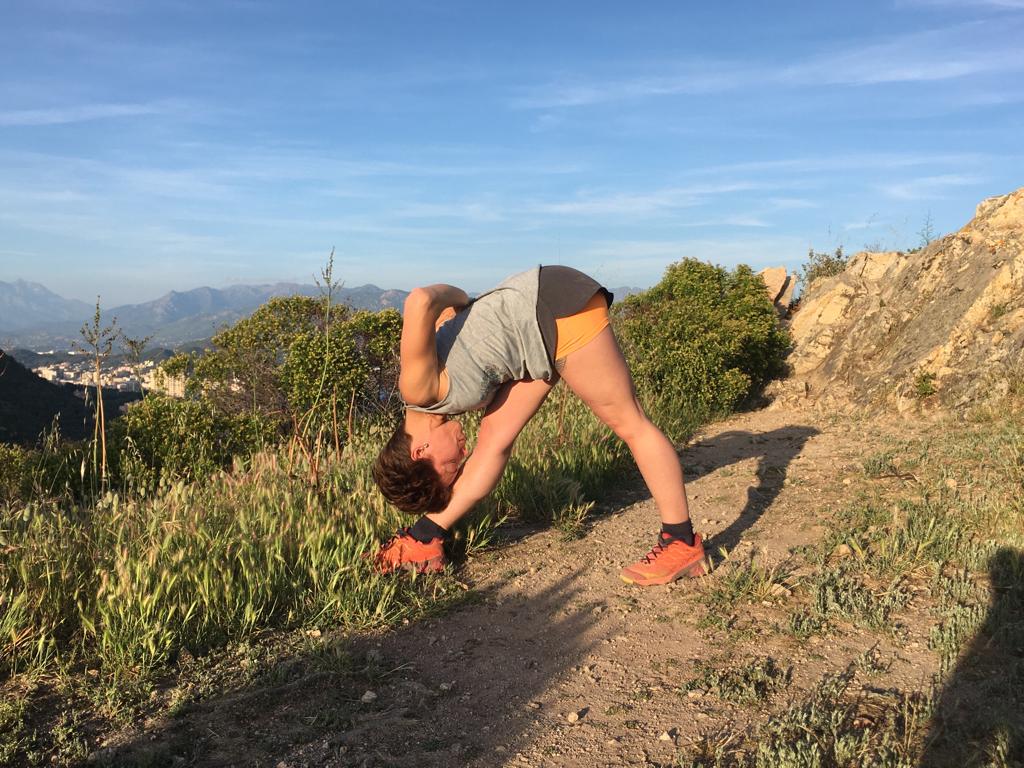 5 postures de yoga pour vous accompagner dans vos randos en Corse