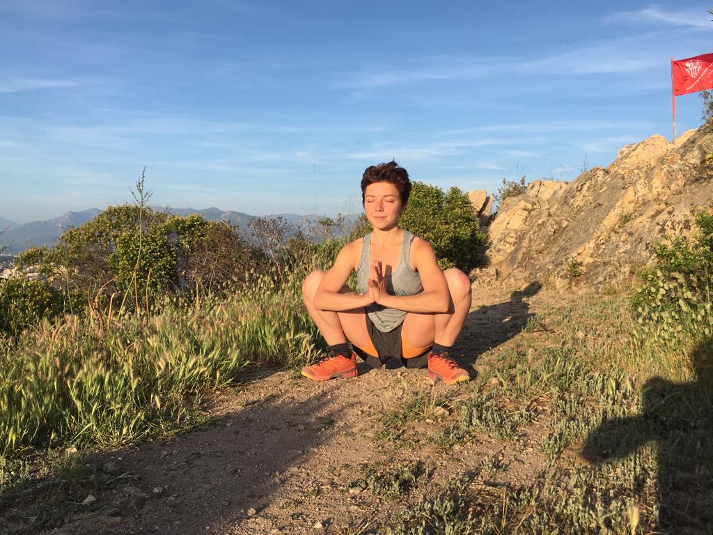 5 postures de yoga pour vous accompagner dans vos randos en Corse