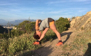 5 postures de yoga pour vous accompagner dans vos randos en Corse