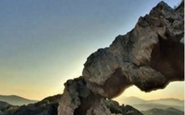 6 lectures inspirantes pour partir marcher en Corse