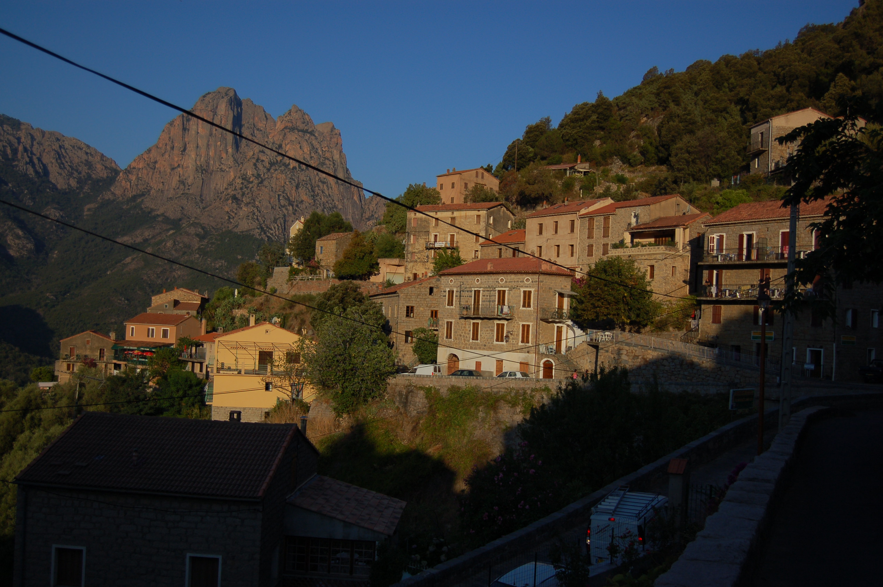 Tra Mare e Monti, le village d'Ota.